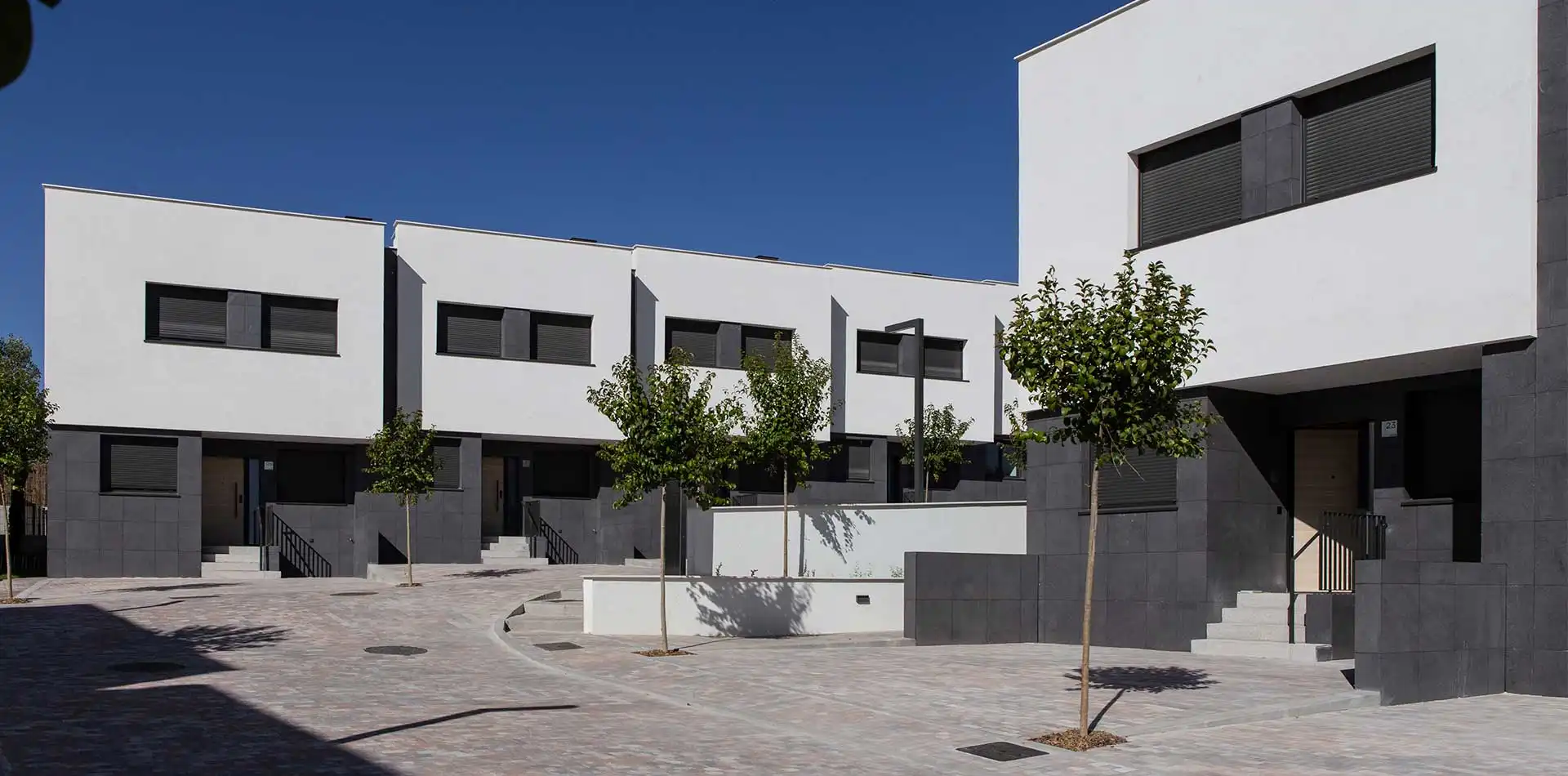 Vista de las zonas comunes de la promoción de chalets de iKasaClass Gran Vía de Tres Cantos