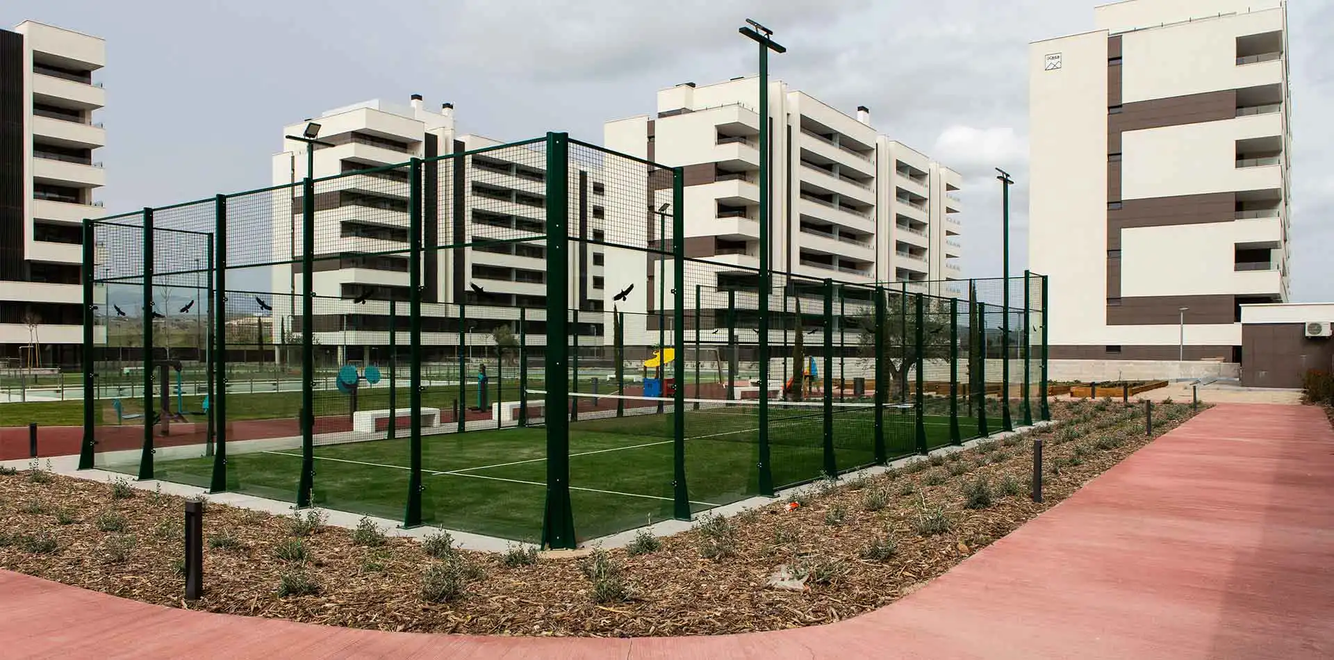 Pista de pádel del conjunto de viviendas residenciales en Tres Cantos