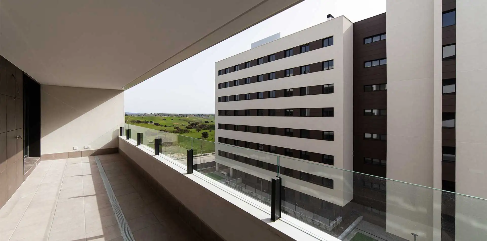 Terraza de una de las viviendas de la promoción Nature Living en Tres Cantos